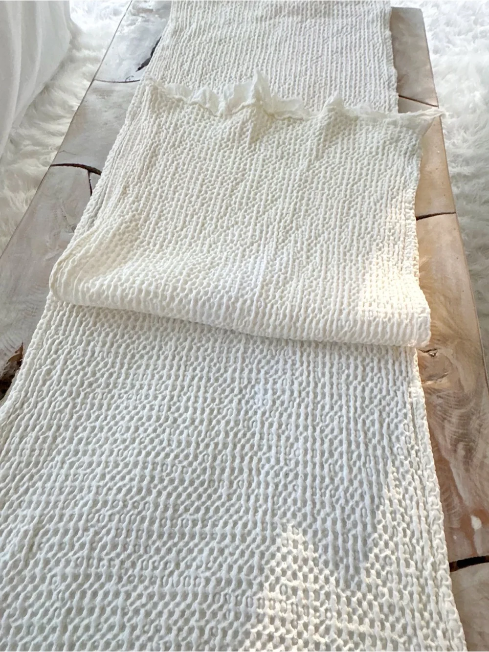 NWOT🤎BEAUTIFUL FINE LINEN WAFFLE TEXTURED TABLE RUNNER 🤎🤍